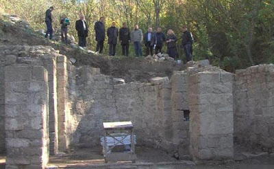<p>В Крыму продолжаются раскопки древнего христианского святилища</p>  
