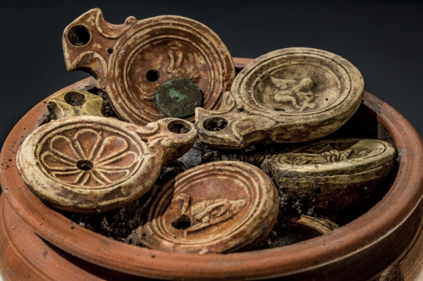 Клад из римских масляных ламп отыскан в Швейцарии  