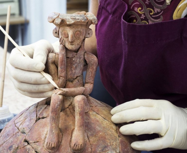 В Израиле отыскан необычный сосуд-статуэтка возрастом 3800 лет  