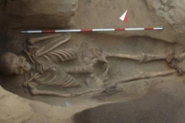 <p>В Италии отыщи могилу со скелетом в оковах</p>  