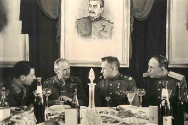 Как маршалы Жуков и Рокоссовский относились товарищ к другу  