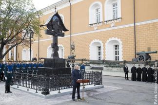 Восстановленный в Кремле крест сшивает порванную историю России  
