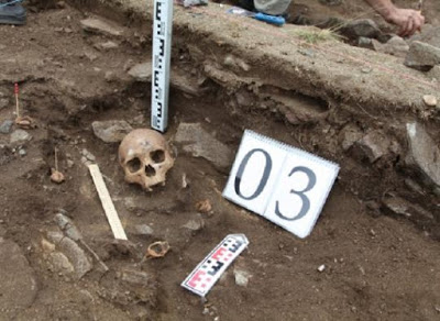 На сберегаю Малого моря обнаружено множество человеческих скелетов  