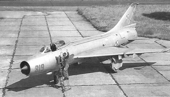 Как в 1973 году авиатехник Вронский нёсся из СССР на секретном истребителе  