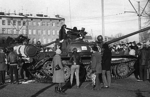 Отчего СССР не стал подавлять военный переворот в Польше в 1981 году  