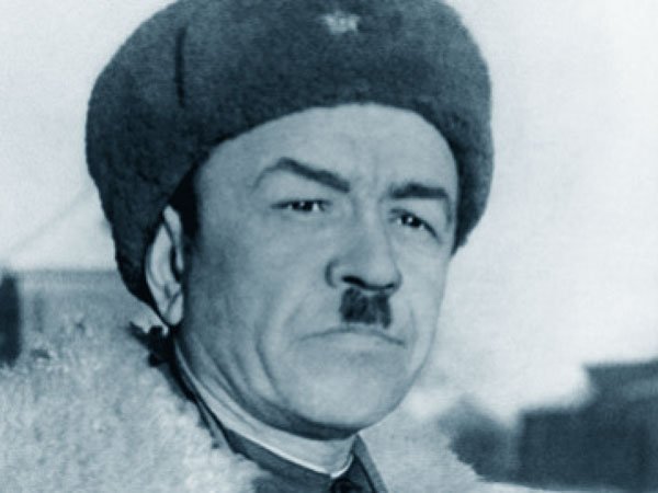 Какие советские полководцы носили усы как у Гитлера во время Великой Отечественной  
