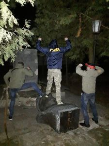 «Кровоточащий русский»: на Украине снесли памятник Ватутину  