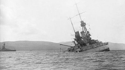 Смелое самоубийство: почему немцы затопили собственный флот  