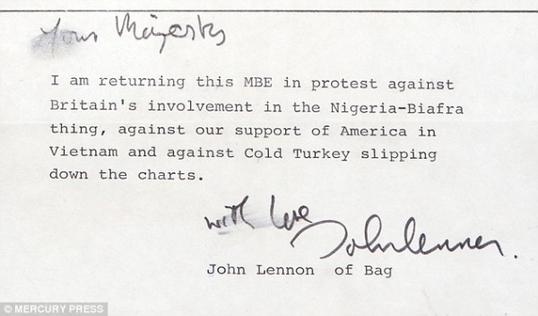 <p>Послание Джона Леннона королеве с отказом от ордена выставят на аукцион</p> 