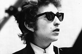 <p>Боб Дилан огласил, что примет Нобелевскую премию</p> 