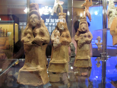 <p>В Керчи впервые показали древние статуэтки Эрота и Психеи</p> 