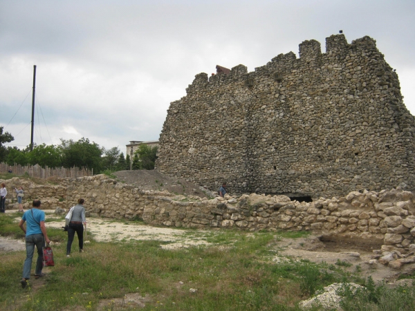 <p>В Крыму раскопали древний некрополь со святилищем</p> 