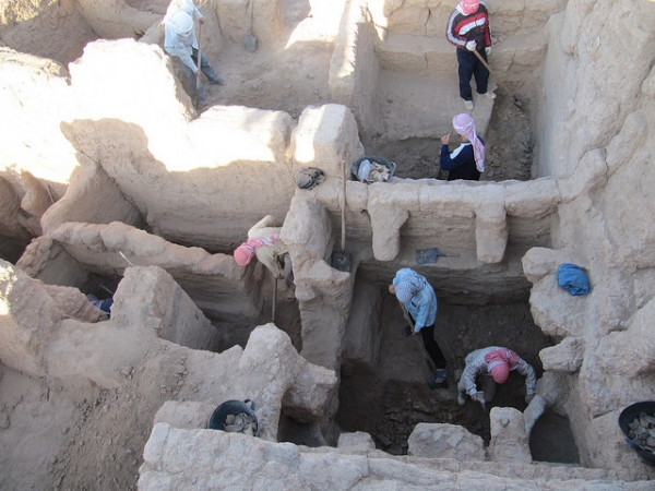 <p>Колесо в Месопотамии использовали еще в 33-32 столетиях до н.э.</p> 