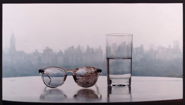 Окровенённые очки Джона Леннона. 