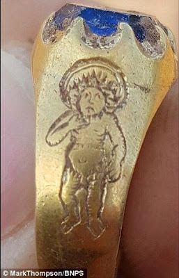 Средневековое золотое перстень нашли в Шервудском лесу  