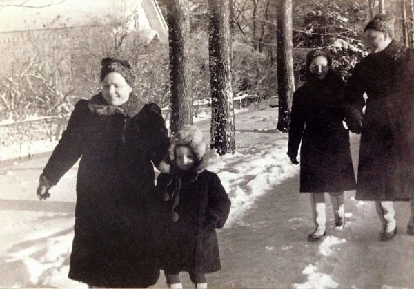 "РГ" публикует снимки из семейных архивов дочерей маршала Жукова 