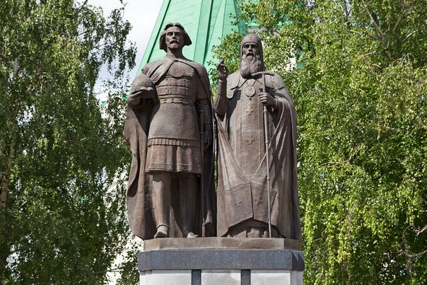 Монумент основателям Нижнего Новгорода - князю Юрию  