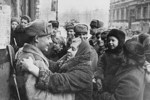 18 января 1943 года - частичное снятие блокады. Ленинград вздохнул, встряхнул с рамен ад  