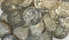 Археолог заметил уникальные древние монеты 