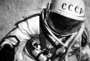 18 марта 1965 человек впервые вышел в безвоздушное пространство 