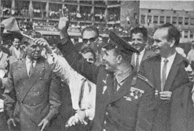 Юрию Гагарину рукоплескало человечество 