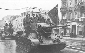 2 мая 1945 года взят Берлин  