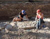 Ростовские археологи, разрывая древнее меотское захоронение, отыщи подсвечники с Томом Сойером и Бекки Тэчер  