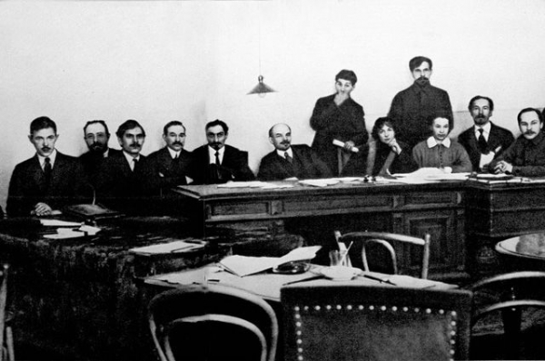 Эдвард Радзинский: Ленина уложила его революция, сожрав его мозг  