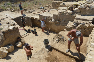 Артезианская археологическая экспедиция (ААЭ)  