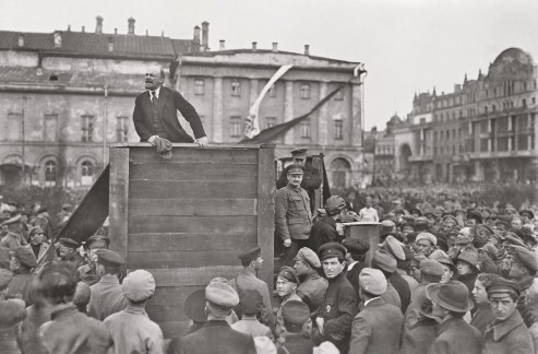 Кто помог Ленину в 1917 году завладеть власть 