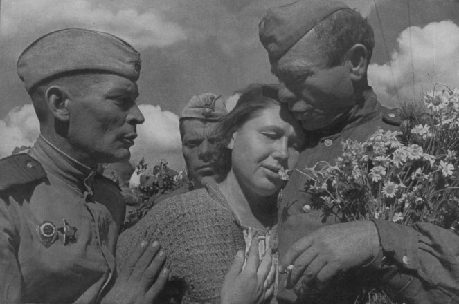 Какую реформу в Алой Армии провел Сталин в 1943 году  