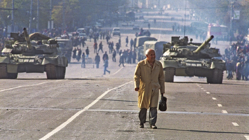 «Содержи депутата»: как Ельцин победил парламент  