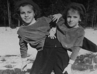 Сестры Кривошляповы: что случилось с сиамскими близнецами из СССР  