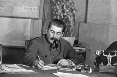 Что строчил Сталин на докладах разведки о планируемом нападении Гитлера 