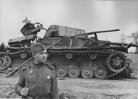 Засунуть гранату в жерло, закидать грязью: как пехоте советовали бороться с танками в Великую Отечественную 