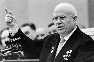За 15 минут в обеденный интервал. Как 65 лет назад Хрущев подарил Украине Крым  