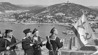 Возврат к Сталину: Госдума перетащила дату окончания Второй мировой Возврат к Сталину: Госдума перетащила дату окончания Второй мировой