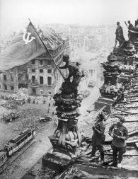 Стяг над Рейхстагом: кто установил красный флаг  