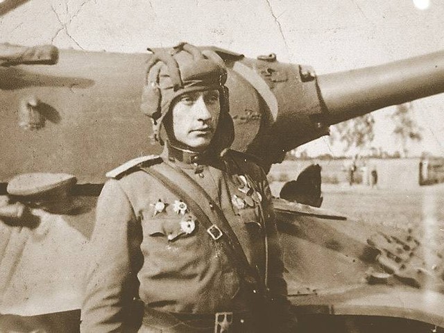 Зиновий Колобанов, истребивший в одном бою 22 немецких танка  