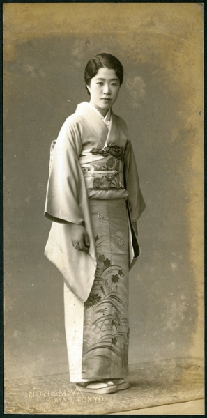Как показались кимоно, халат, капот и пеньюар, в потом стали частью «домашней» моды  