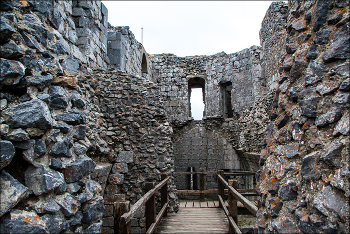 Как древний языческий святилище стал крепостью первых чайлдфри, при чем тут святой Грааль и другие тайны замка Монсегюр  