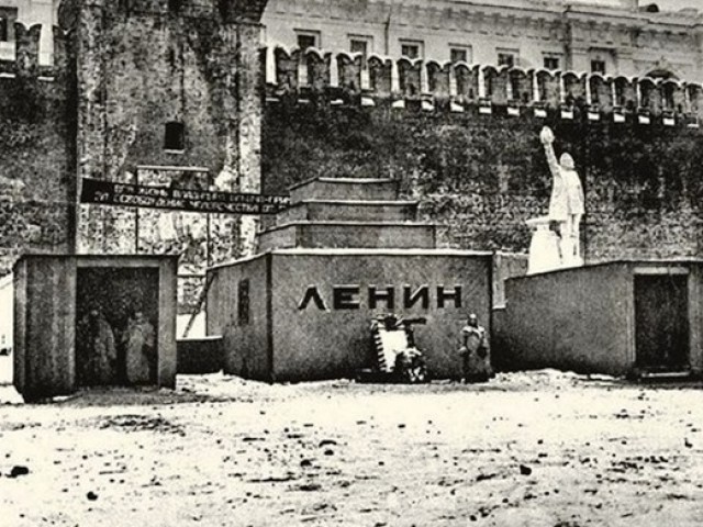 «Пирамида для жертвоприношений»: что символизирует мавзолей Ленина  