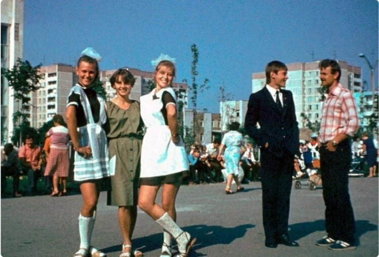 Цветные фото Припяти, когда город был еще "живым"  