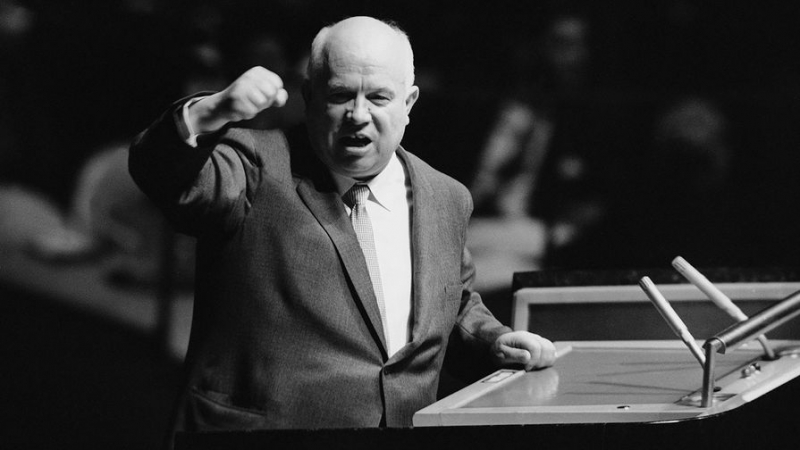 Стучался или махал: что делал Хрущев с ботинком в ООН  