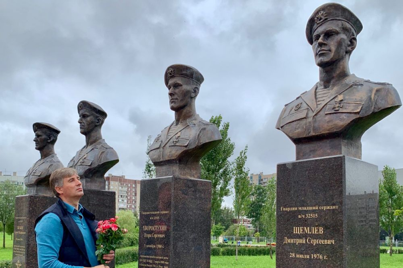 Московский бизнесмен поставил 75 монументов погибшим героям 6-й роты  