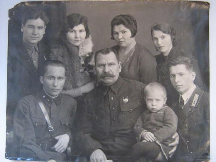 Ребята первых советских руководителей на фронте, или Как служилось в армии «золотой молодежи»  