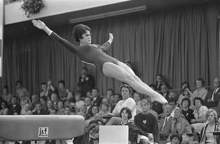За что советскую чемпионку вселенной по гимнастике выслали за 101 километр: Трагедия Зинаиды Ворониной  