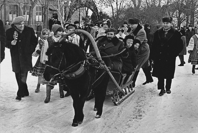 Дед Мороз и тройка бывальщины и остаются символами русской зимы  