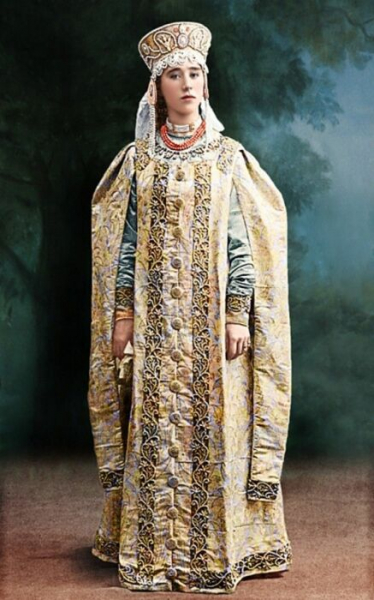 Отчего первые русские сарафаны были мужскими, и Из-за чего царь запретил этот народный костюм 
