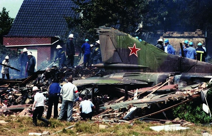 Василий Цымбал: как советский летчик-лихач унизил пилота НАТО  